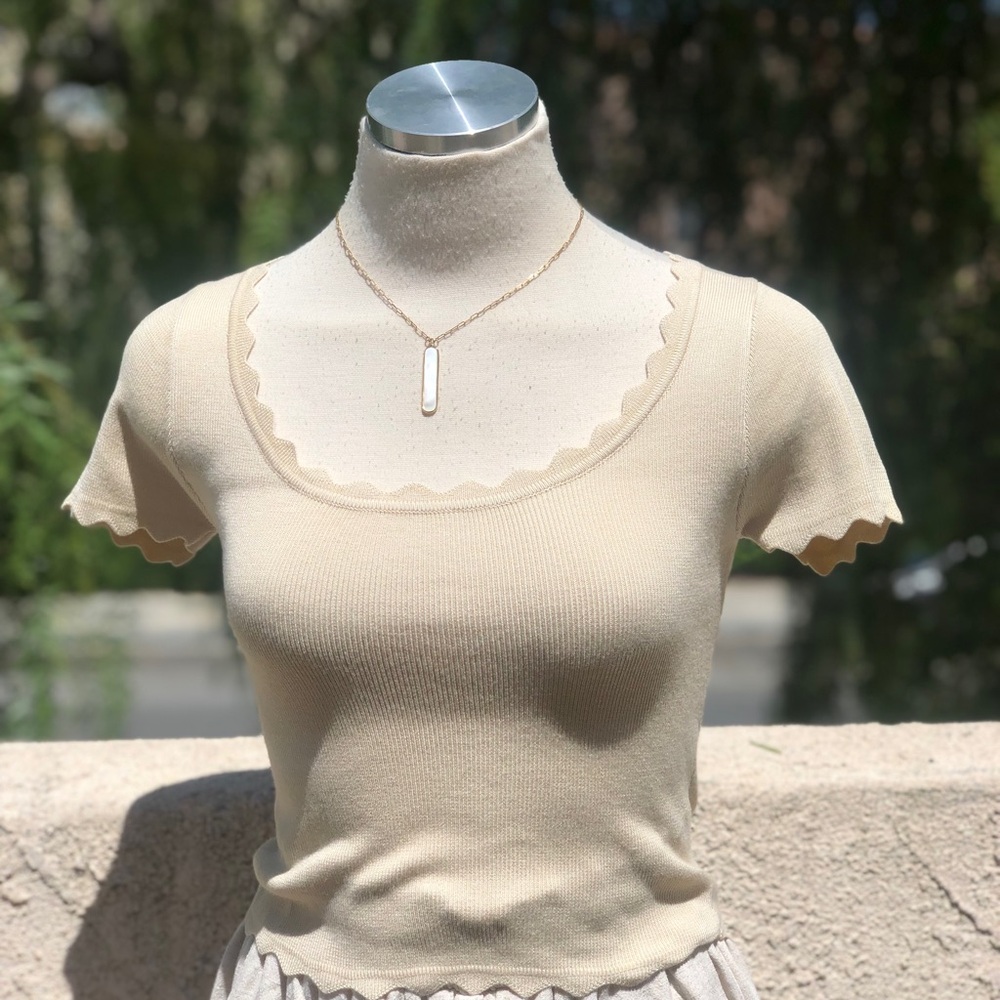 Cream scallop top